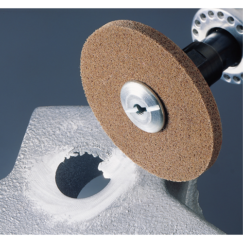 Meules homog&egrave;nes d'&eacute;barbage EXL Scotch-Brite, 1" x 1", Arbre de 3/16", Grain de 8A, Oxyde d'aluminium Cam Industrial