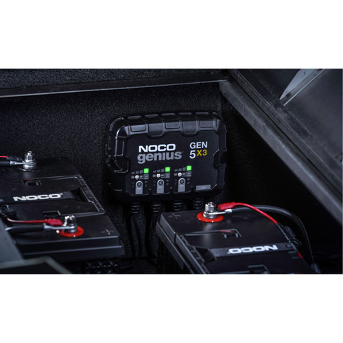Chargeur de batterie embarqu&eacute; &agrave; 3 sorties de 15 amp&egrave;res Gen5X3 Genius Cam Industrial
