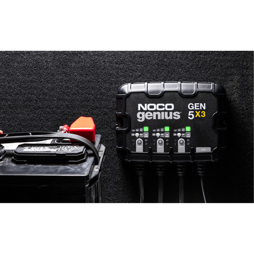 Chargeur de batterie embarqu&eacute; &agrave; 3 sorties de 15 amp&egrave;res Gen5X3 Genius Cam Industrial