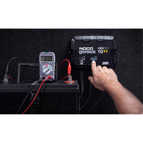 Chargeur de batterie embarqu&eacute; &agrave; 2 sorties de 20 amp&egrave;res GenPro10X2 Genius Cam Industrial