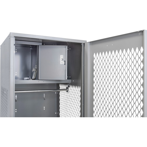 Casier pour &eacute;quipement avec porte, Acier, 24" la x 24" p x 72" h, Gris Cam Industrial