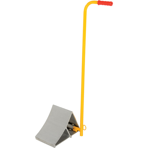 Cale de roues en aluminium avec poign&eacute;e, 7" la x 11-7/8" p x 7-11/16" h Cam Industrial