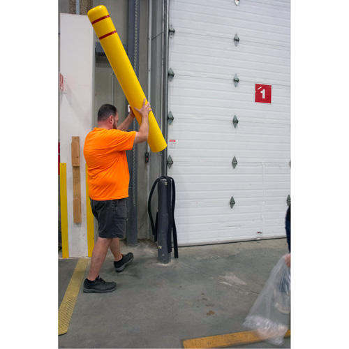 Capuchon en poly&eacute;thyl&egrave;ne pour borne de protection, 6-5/8" dia. x 52" l, Rouge/Jaune Cam Industrial