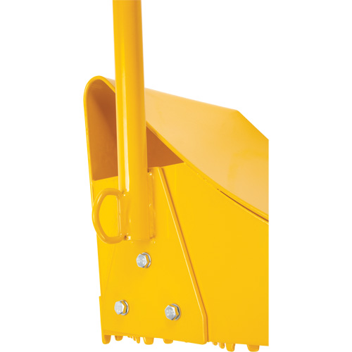 Cale de roue pour la glace avec poign&eacute;e ergonomique, Acier, Jaune, 8-1/16" la x 10-5/8" p x 8-13/16" h Cam Industrial