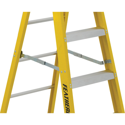 Industrial Heavy-Duty Stepladders (6900 Series), 4', Fibreglass, 300 lbs. Capacity, Type 1A Cam Industrial