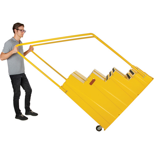 Escabeau industriel, 4 marches, 44" x 22-1/4" x Hauteur 65-1/8" Cam Industrial