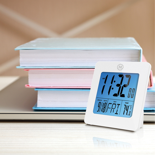 Horloge de bureau, Num&eacute;rique, &agrave; piles, 3,6" la x 1,5" p x 3,6" h, Blanc Cam Industrial
