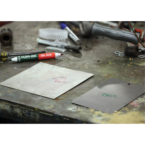 Marqueur &agrave; encre permanente et double couleur Markal Dura-Ink, Vert/Rouge, Pointe Ronde Cam Industrial