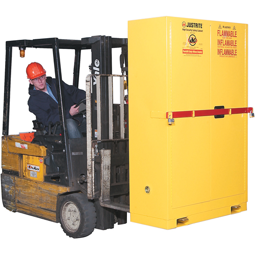Armoire de rangement haute s&eacute;curit&eacute; avec barre en acier pour produits inflammables, 45 gal., 2 tablettes Cam Industrial