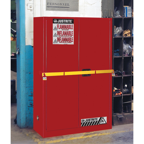 Armoire de rangement haute s&eacute;curit&eacute; avec barre en acier pour produits inflammables, 45 gal., 2 tablettes Cam Industrial