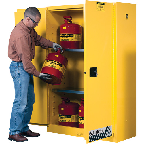 Armoires Sure-Grip EX pour produits inflammables, 45 gal., 2 Porte(s), 43" La x 65" h x 18" p Cam Industrial