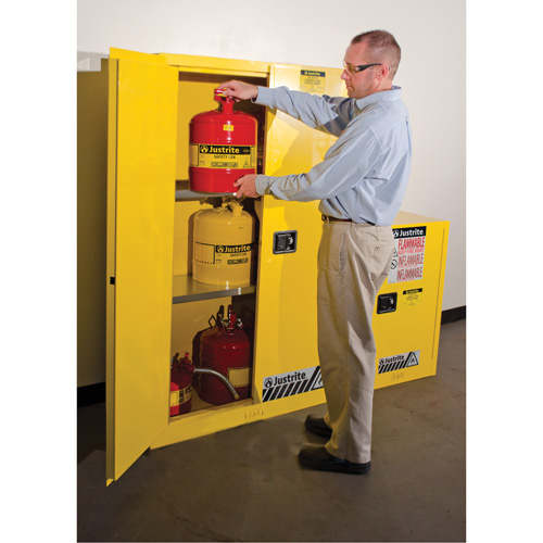 Armoires Sure-Grip EX pour produits inflammables, 45 gal., 2 Porte(s), 43" La x 65" h x 18" p Cam Industrial