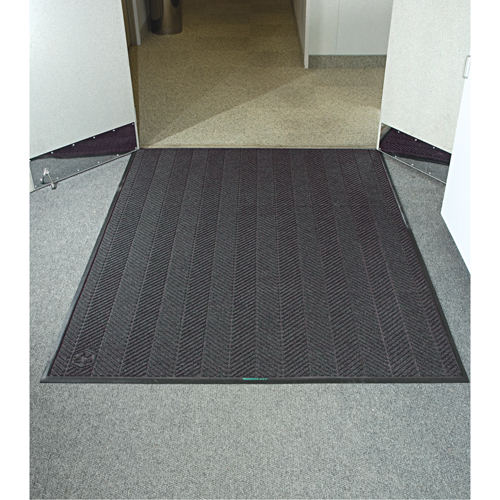 Tapis WaterHog Max Classic &agrave; motif chevrons, Essuie-pieds/grattoir, 4' x 20' x 3/8", Cendre grise Cam Industrial