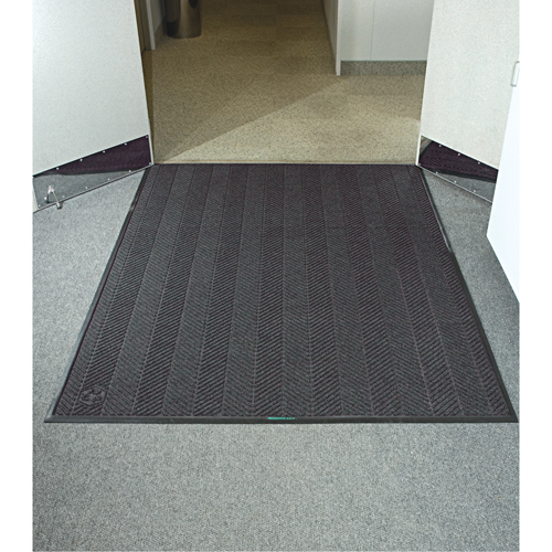 Tapis WaterHog Max Classic &agrave; motif chevrons, Essuie-pieds/grattoir, 6' x 6' x 3/8", Cendre grise Cam Industrial