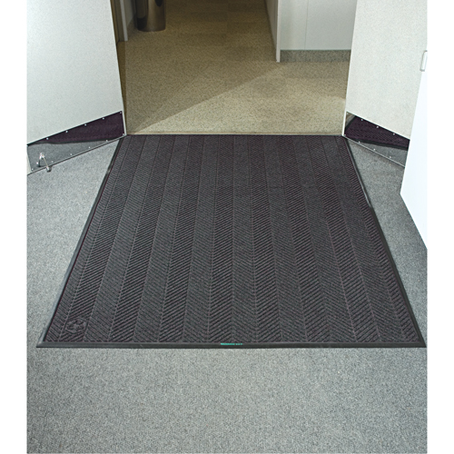 Tapis WaterHog Max Classic &agrave; motif chevrons, Essuie-pieds/grattoir, 6' x 8' x 3/8", Cendre grise Cam Industrial