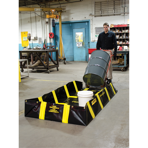 Bermes de confinement avec supports int&eacute;rieurs de parois QuickBerm , Capacit&eacute; 235 gal. US, 4' la x 8' lo x 12" h, Support &agrave; encliqueter Cam Industrial