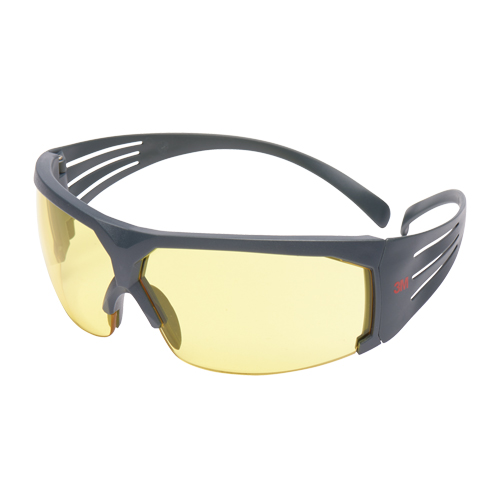 Lunettes de s&eacute;curit&eacute; s&eacute;rie 600 SecureFit, Lentille Ambr&eacute;e, Antibu&eacute;e, ANSI Z87+/R&eacute;pond ou surpasse la norme CSA Z94.3 Cam Industrial