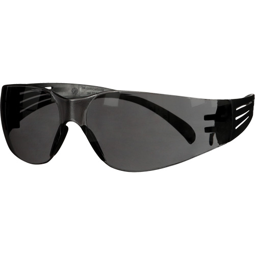 Lunettes de protection de s&eacute;rie 100 SecureFit, Lentille Gris, Antibu&eacute;e/Anti-&eacute;gratignures, ANSI Z87+/R&eacute;pond ou surpasse la norme CSA Z94.3 Cam Industrial
