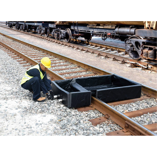 Ultra-Track Berm, 144 US gal. Capacity, 4' W x 6' L x 12" H, Foam Wall Cam Industrial