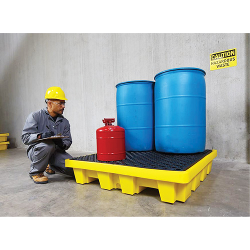Ultra-Spill Pallet emboitable, 4 barils, Capacit&eacute; de d&eacute;versement 66 gal. US, 51" x 51" x 10" Cam Industrial
