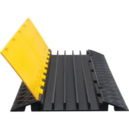 Protecteur de c&acirc;bles en polyur&eacute;thane, 5 canaux, 35,43" lo x 19,69" la x 2" h Cam Industrial