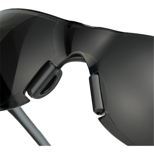 Lunettes de s&eacute;curit&eacute; Adapt Lite, Lentille Fum&eacute;e, Antibu&eacute;e/Anti-&eacute;gratignures, ANSI Z87+/R&eacute;pond ou surpasse la norme CSA Z94.3 Cam Industrial