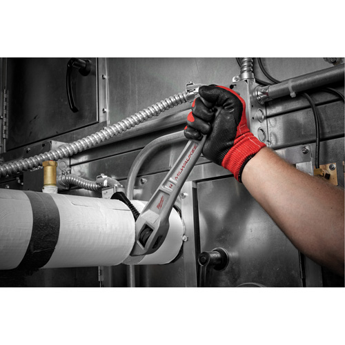 Cl&eacute; &agrave; tuyau coud&eacute;e en aluminium, Cap des m&acirc;choires 2", Longueur 14", Fini Rev&ecirc;tement en poudre, Prise Ergonomique Cam Industrial