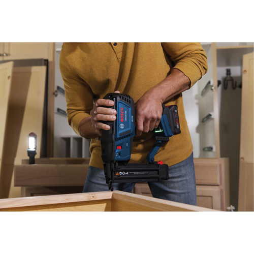 Brushless 18-Gauge Brad Nailer Kit with Standard Power Battery, 18 V, Lithium-Ion Cam Industrial