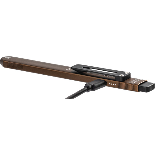 Lampe de poche Wedge SL avec couvercle, 500 lumens, Piles Rechargeable Cam Industrial