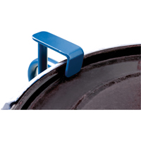 Manipulateurs de baril Gator Grip pour chariot &eacute;l&eacute;vateur, Pour 30 gal. US (25 gal. imp.) / 50 gal. US (41.6 gal. imp.) / 80 gal. US (66.6 gal. imp.) Cam Industrial