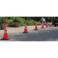 Ensemble de c&ocirc;nes de signalisation et chaînes, 28", Orange, Bande(s) r&eacute;fl&eacute;chissante(s) 4" & 6" Cam Industrial