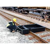 Ultra-Track Berm, 144 US gal. Capacity, 4' W x 6' L x 12" H, Foam Wall Cam Industrial